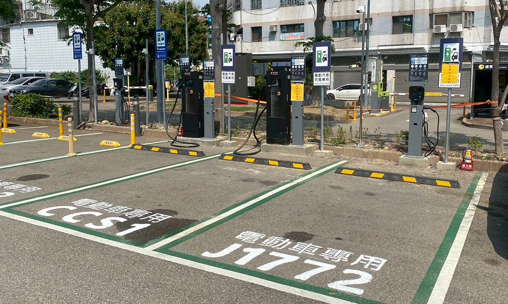 銀聯三村站